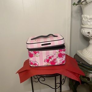 NWT VICTORIAS SECRET GIFT BOX